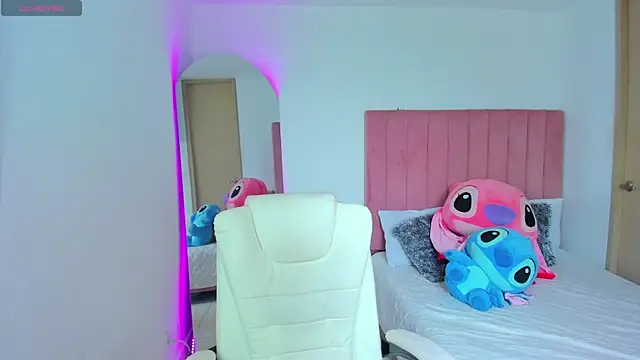 Janettcruz online show from April 2026 07:15:02 PM