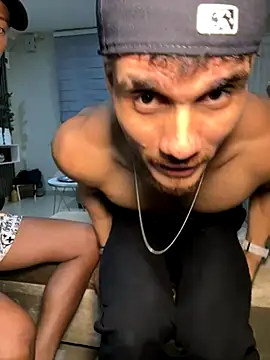 Snapshot of Tonny_2-2cm chatting on November 2025 04:49:01 AM Tonny 2-2cm online show from November 2025 04:49:01 AM