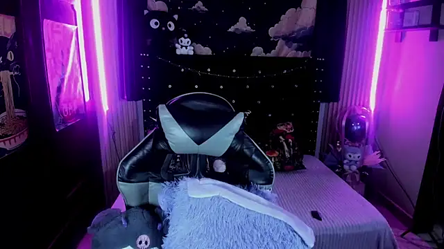 ravencollen online show from April 2026 07:52:01 PM