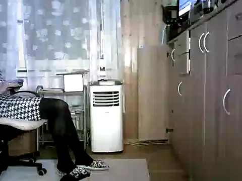 Snapshot of AgnesCross39 chatting on November 2025 10:46:02 PM AgnesCross39 online show from November 2025 10:46:02 PM