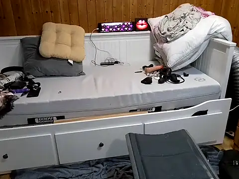 Snapshot of AgnesCross39 chatting on March 2026 03:37:02 PM AgnesCross39 online show from March 2026 03:37:02 PM