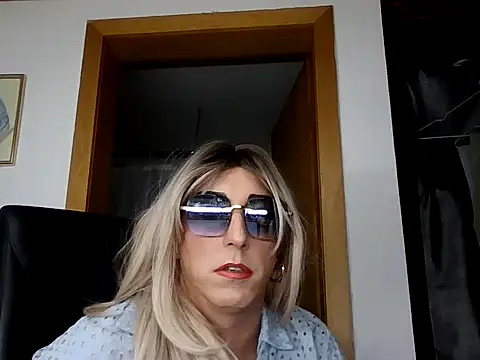 Snapshot of AgnesCross39 chatting on February 2026 12:32:01 AM AgnesCross39 online show from February 2026 12:32:01 AM