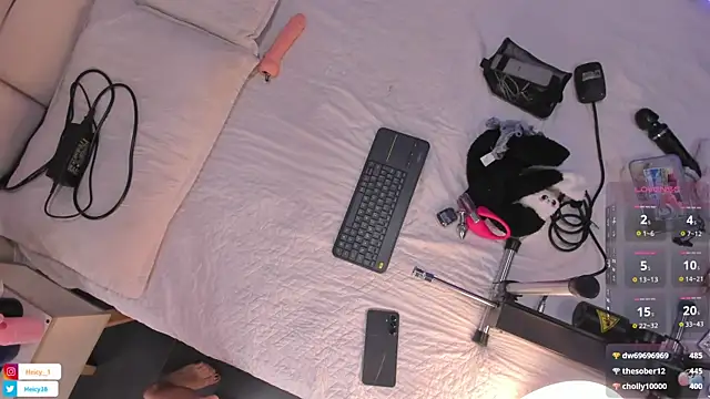 Heicy--01 online show from November 2025 08:09:02 PM