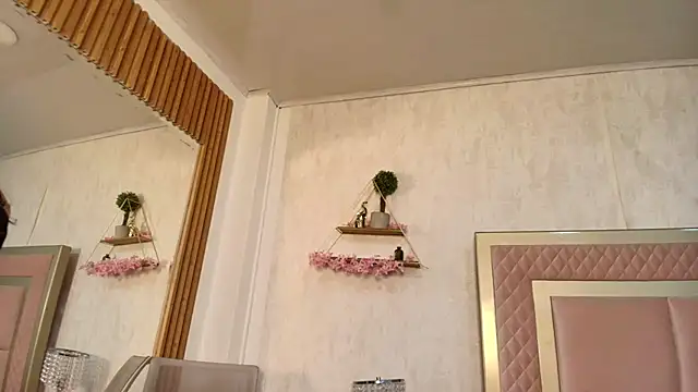 Madhison 5 online show from February 2026 12:05:02 PM