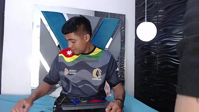 Naty And Maxx online show from December 2025 08:08:02 AM