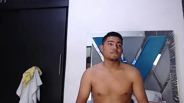 Naty And Maxx online show from December 2025 07:30:01 PM