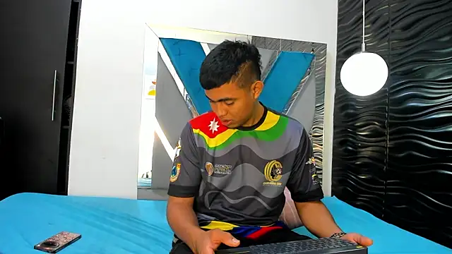 Naty And Maxx online show from January 2026 11:36:02 AM