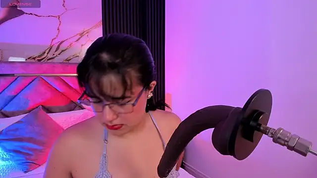 Lalalemoonds online show from April 2026 12:32:02 PM