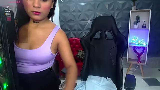 Snapshot of Scandarkmarie chatting on December 2025 06:33:01 PM Scandarkmarie online show from December 2025 06:33:01 PM