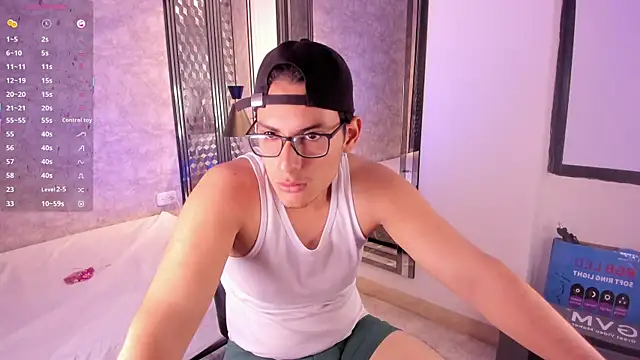 Snapshot of TheoHart_ chatting on November 2025 02:21:02 PM TheoHart online show from November 2025 02:21:02 PM