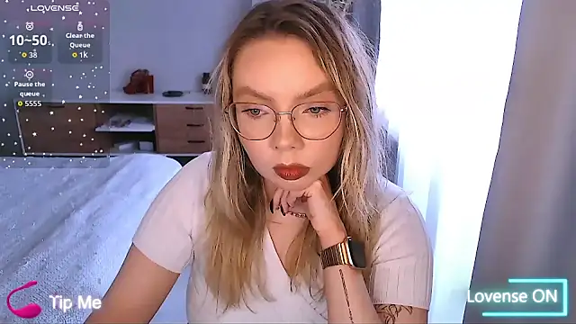 PolinaXXXXJones online show from February 2026 01:22:01 PM