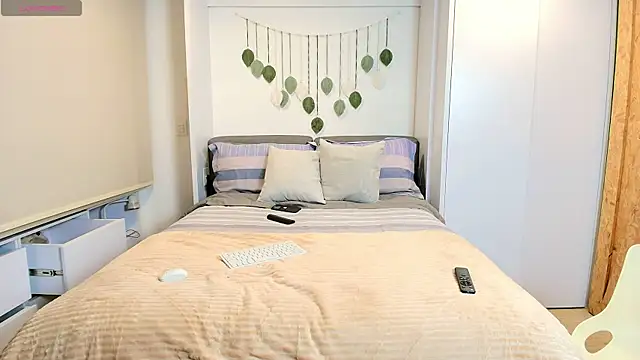 irisrossee  online show from November 2025 03:17:02 AM