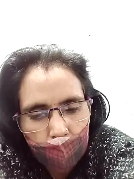 sanjana077 online show from February 2026 04:43:01 AM