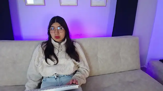 Snapshot of Mia_Blair_ chatting on November 2025 04:39:01 AM Mia Blair online show from November 2025 04:39:01 AM