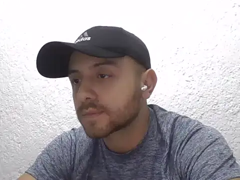 Snapshot of alejandrorguez chatting on November 2025 07:00:02 AM alejandrorguez online show from November 2025 07:00:02 AM