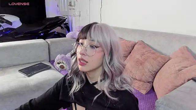 Snapshot of MidNightTouch-21 chatting on December 2025 12:11:02 AM MidNightTouch-21 online show from December 2025 12:11:02 AM