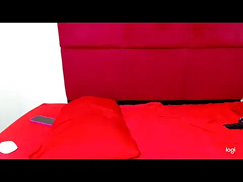 Snapshot of HugeTitisxxx chatting on November 2025 06:22:02 PM HugeTitisxxx online show from November 2025 06:22:02 PM