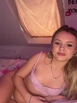 LillieWebb  online show from November 2025 01:04:01 PM