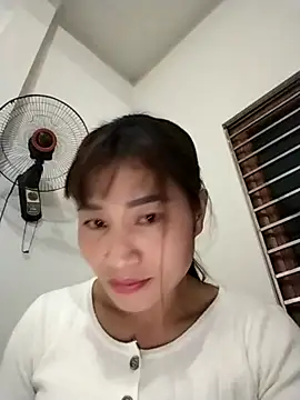 Snapshot of Qoine392 chatting on December 2025 01:37:02 PM Qoine392 online show from December 2025 01:37:02 PM