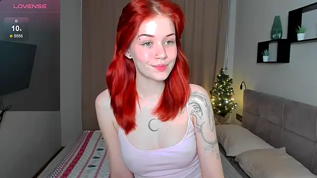 Snapshot of alice_with_freckles chatting on December 2025 05:39:02 AM alice with freckles online show from December 2025 05:39:02 AM