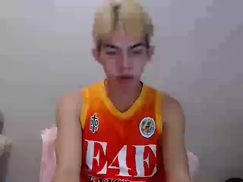 Urhotsilverboy online show from June 2026 06:31:02 PM