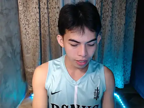 Urhotsilverboy online show from December 2025 02:19:02 PM