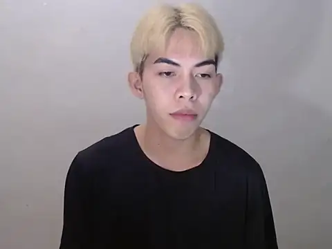 Urhotsilverboy online show from June 2026 03:17:01 PM