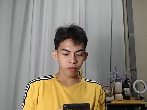 Urhotsilverboy online show from November 2025 04:08:01 PM