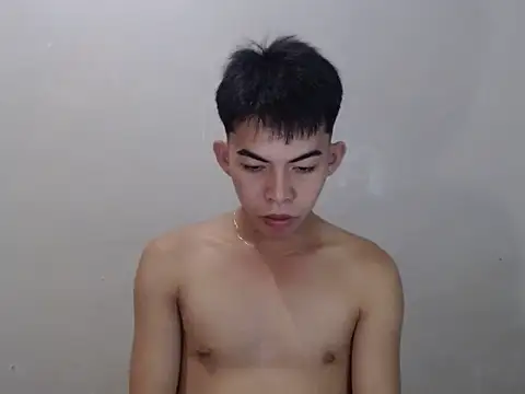 Urhotsilverboy online show from May 2026 04:23:01 PM
