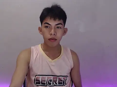 Urhotsilverboy online show from May 2026 05:17:01 PM