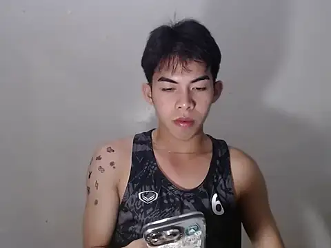 Urhotsilverboy online show from April 2026 07:42:01 PM