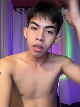 Urhotsilverboy online show from April 2026 02:29:02 PM