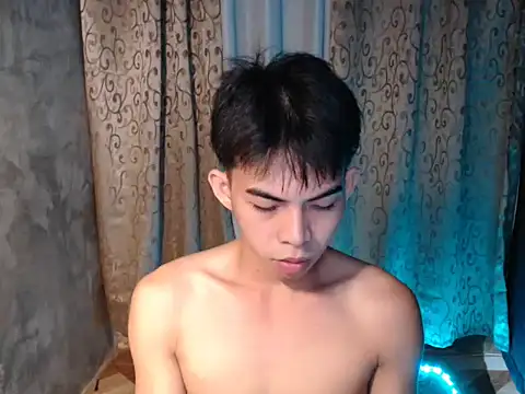 Urhotsilverboy online show from January 2026 04:32:01 PM