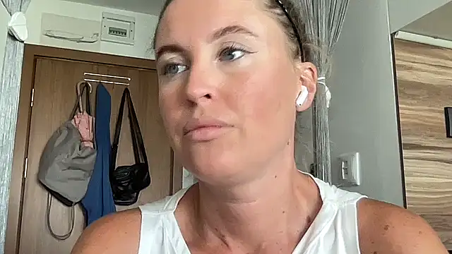 Snapshot of Ameli8 chatting on June 2026 10:21:02 AM Ameli8 online show from June 2026 10:21:02 AM