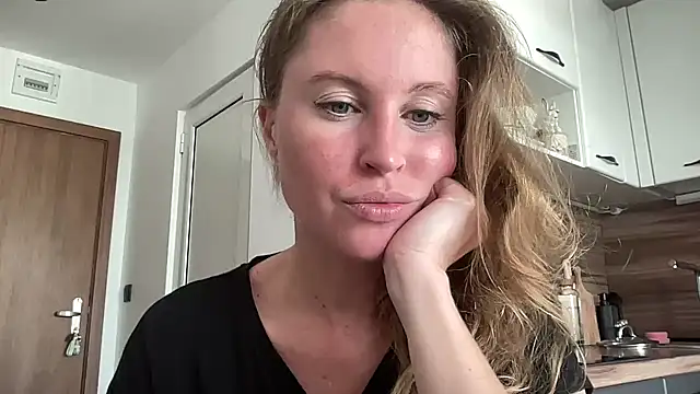 Ameli8 online show from November 2025 12:31:01 PM