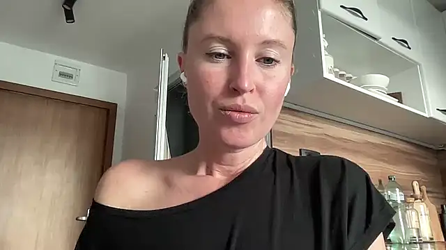 Ameli8 online show from December 2025 11:42:02 AM