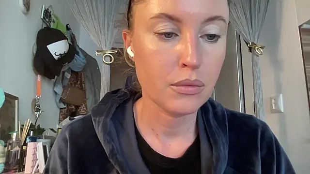 Snapshot of Ameli8 chatting on April 2026 11:28:01 AM Ameli8 online show from April 2026 11:28:01 AM