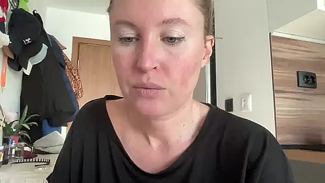 Ameli8 online show from December 2025 09:57:02 AM