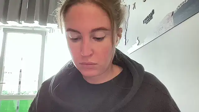 Ameli8 online show from November 2025 10:43:01 AM