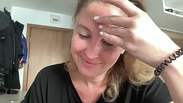 Ameli8 online show from November 2025 11:33:02 AM