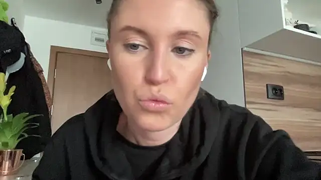 Ameli8 online show from December 2025 12:27:02 PM