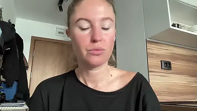 Ameli8 online show from November 2025 10:52:02 AM