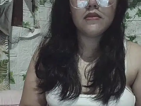 Snapshot of fluffy_raa chatting on May 2026 02:42:02 PM fluffy raa online show from May 2026 02:42:02 PM