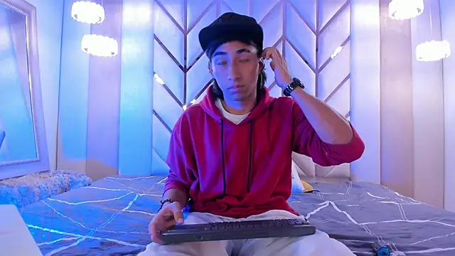 Snapshot of Austin_Santos_ chatting on November 2025 12:09:01 PM Austin Santos online show from November 2025 12:09:01 PM