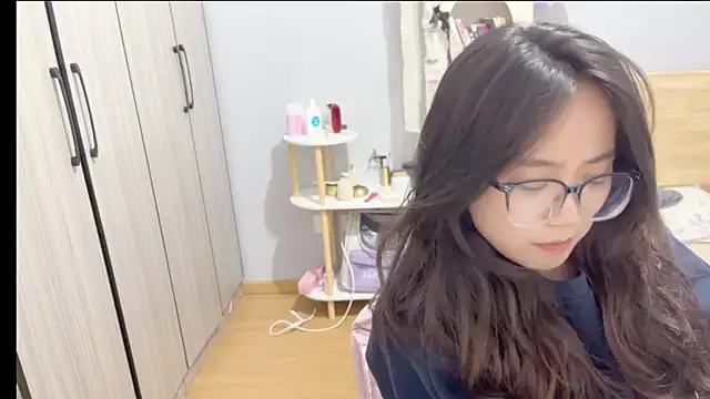 Hmm 0303 online show from February 2026 04:58:02 PM