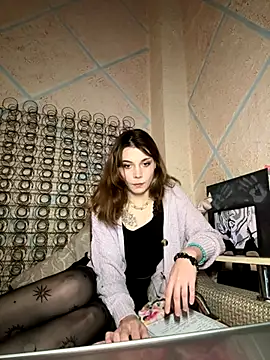 MiaDinA online show from November 2025 12:55:02 PM