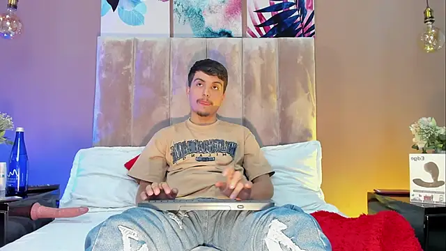 Snapshot of NicolasRey1 chatting on November 2025 03:43:01 AM NicolasRey1 online show from November 2025 03:43:01 AM