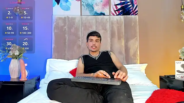 Snapshot of NicolasRey1 chatting on November 2025 04:27:01 AM NicolasRey1 online show from November 2025 04:27:01 AM