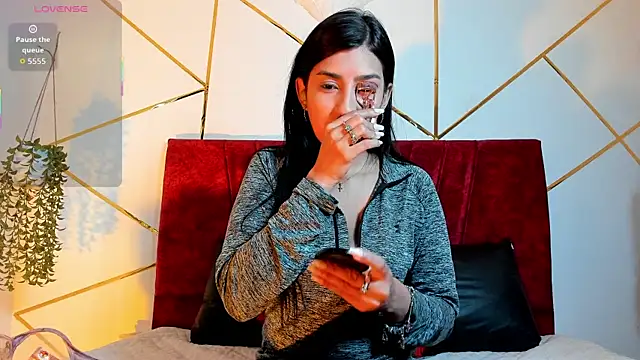 Paris Evans  online show from January 2026 12:19:02 PM