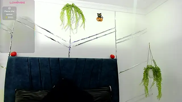 Paris Evans  online show from January 2026 12:44:02 PM